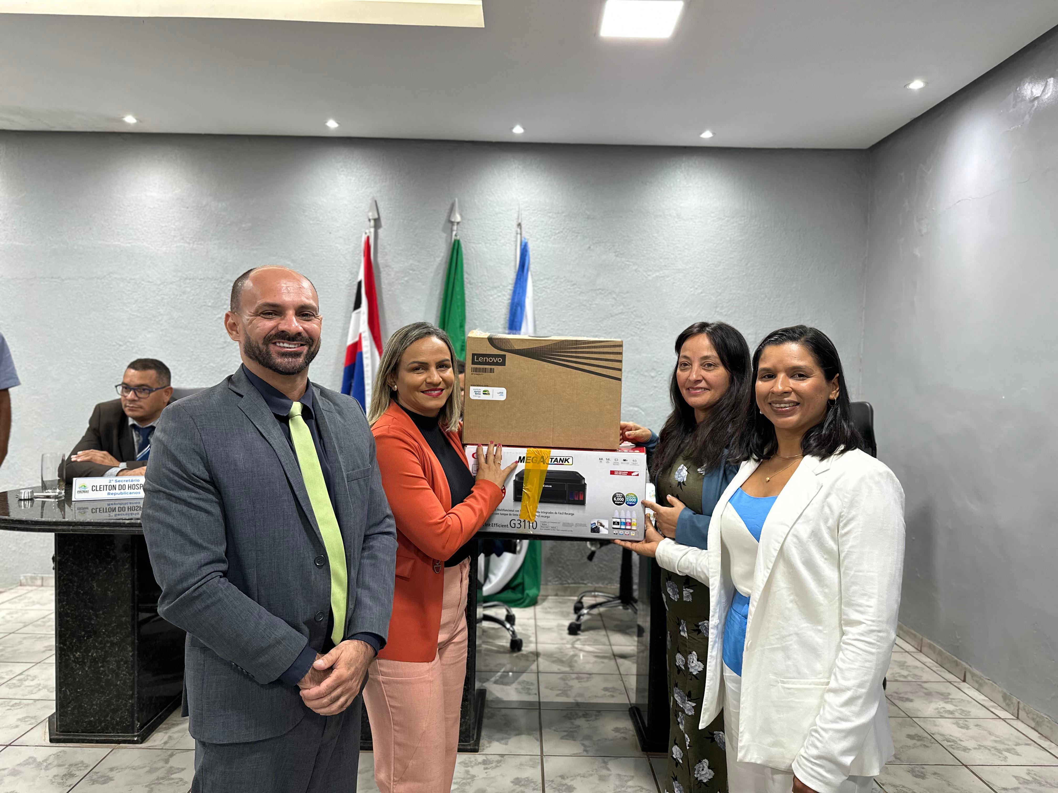 Câmara Municipal de Colinas recebe os kits "Mulheres no Poder" da ALEMA